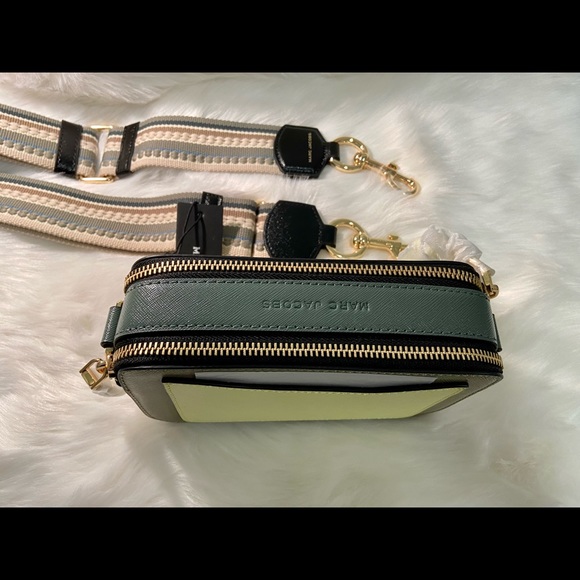 The Colorblock Snapshot - Picture 8 of 13